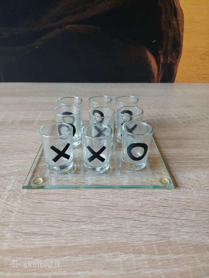 Tic Tac Toe drinking stalo žaidimas