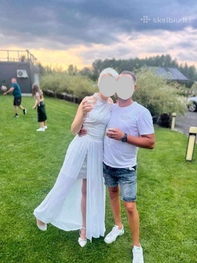 Balta suknele