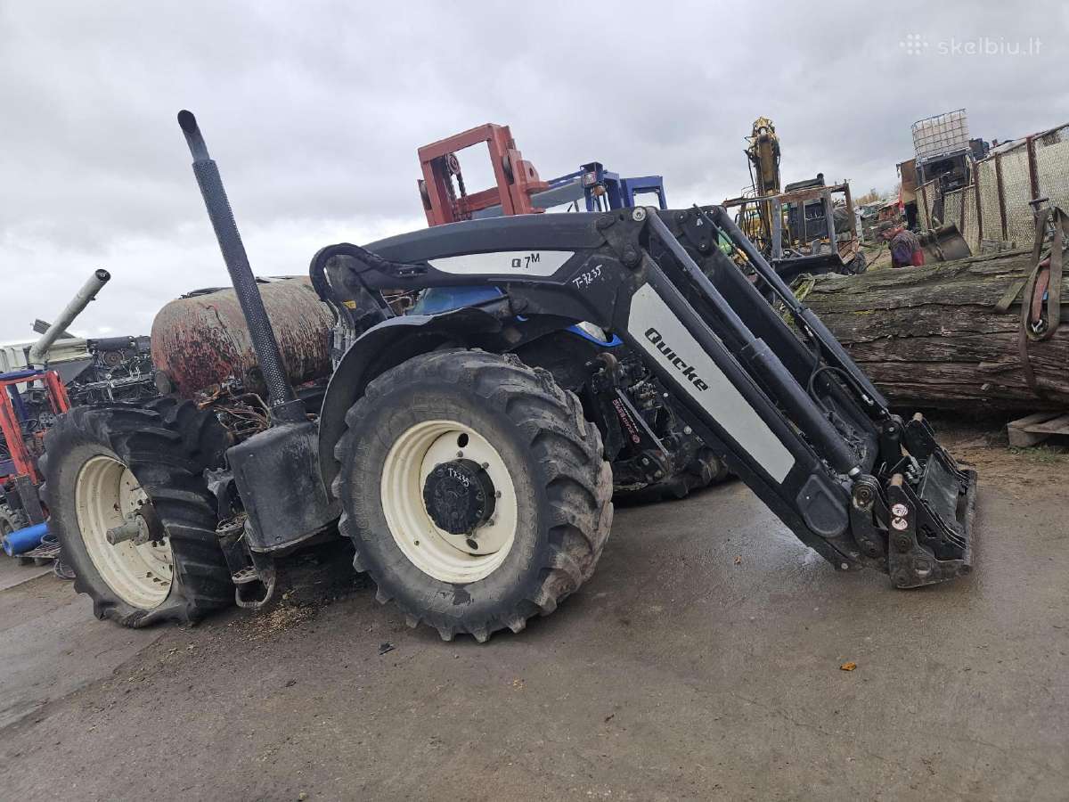 Traktorius New Holland T7.235 ardomas dalimis