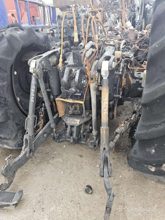 Traktorius New Holland T7.235 ardomas dalimis - nuotraukos Nr. 2