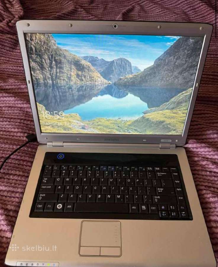 Samsung. SSD 120gb. 4 GB RAM win10
