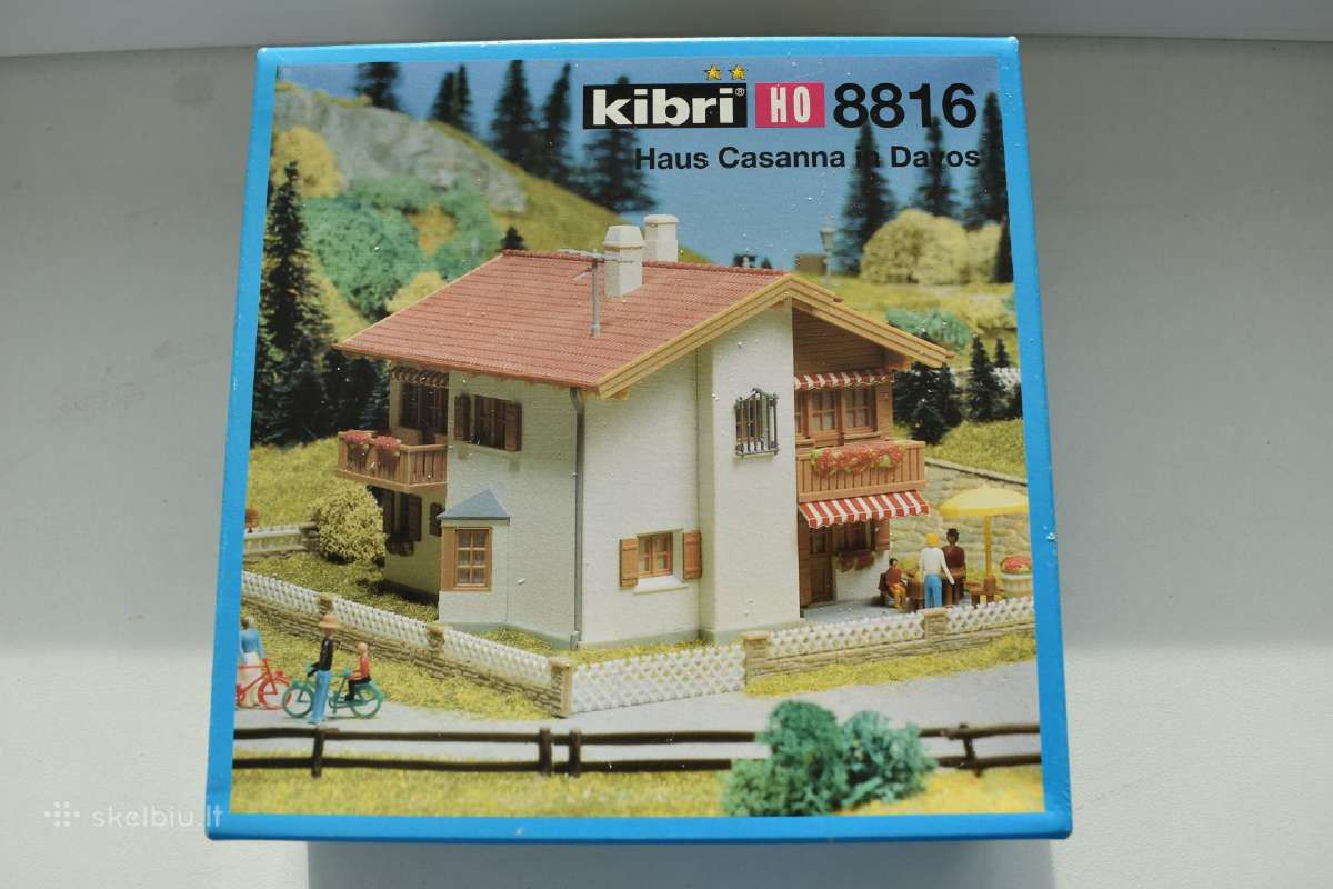 Kibri klijuojamas gyvenamas namas. M 1:87 (H0)