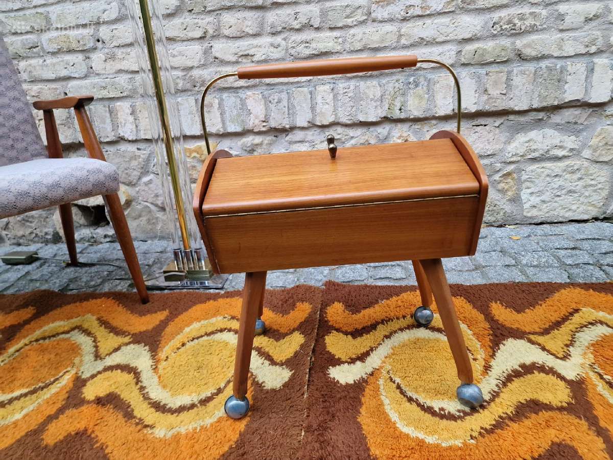 Vintažinė mid century rankdarbių dėžutė-siūlinė - nuotraukos Nr. 4