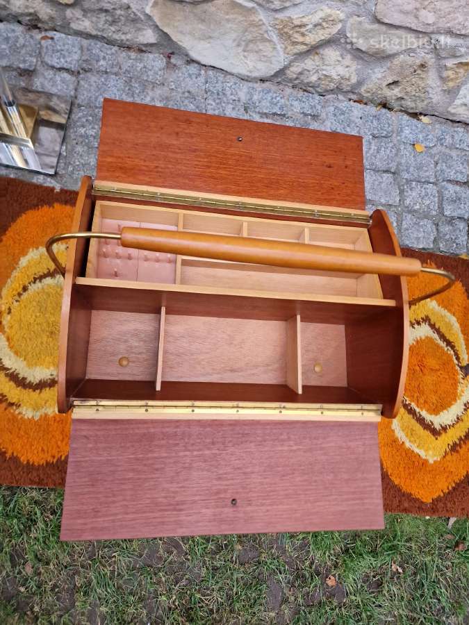 Vintažinė mid century rankdarbių dėžutė-siūlinė - nuotraukos Nr. 8