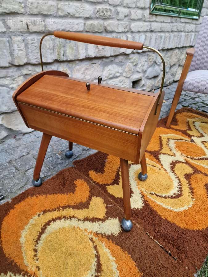 Vintažinė mid century rankdarbių dėžutė-siūlinė - nuotraukos Nr. 30