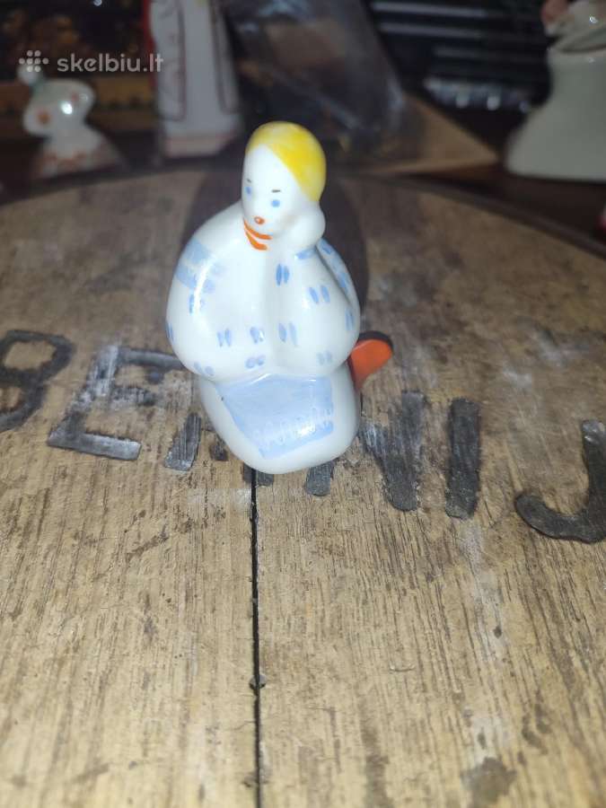 Tarybinė porceliano statulėlė