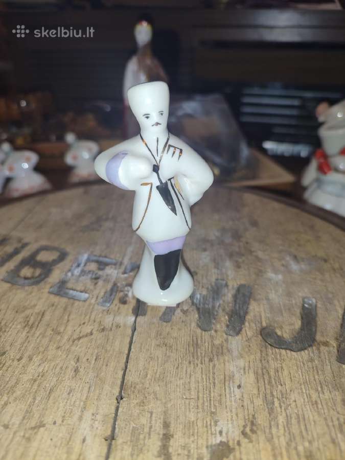 Tarybinė porceliano statulėlė