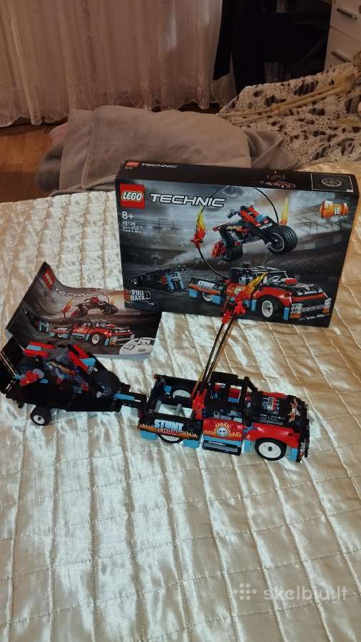 Lego Technic Stunt Show Truck & Bike 2 in 1