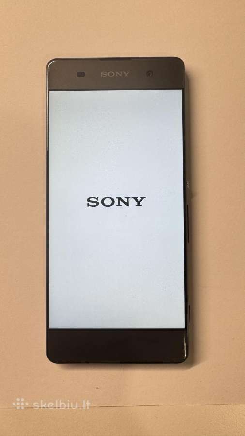 Mobilusis telefonas Sony Xperia F3111 su dėkliuku