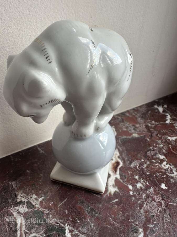 Rygos skulptūrėlė