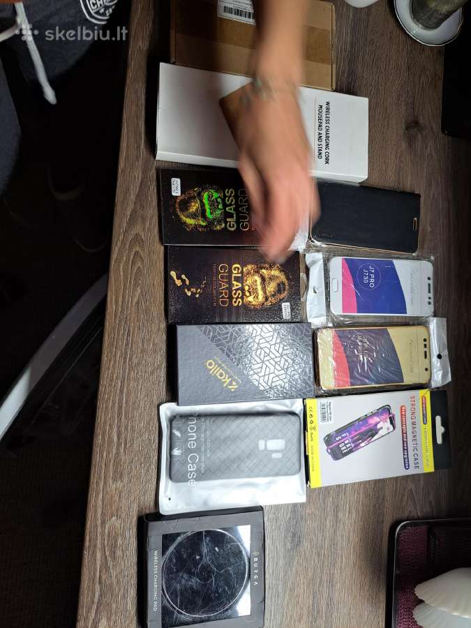 Telefonu dėkliukai krovikliai stikliukai