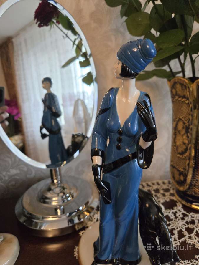 Statulele dama su šuniu