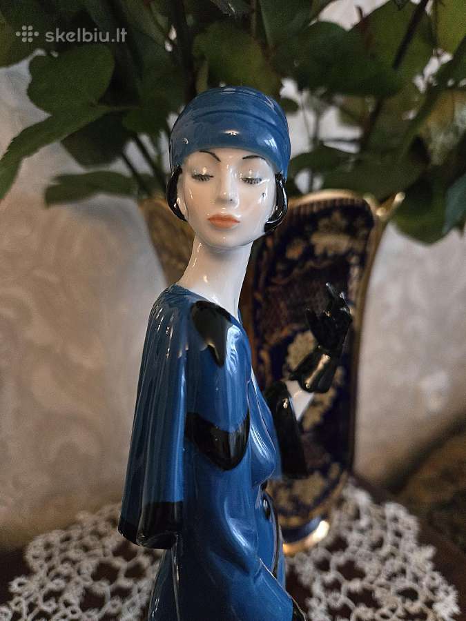 Statulele dama su šuniu - nuotraukos Nr. 2