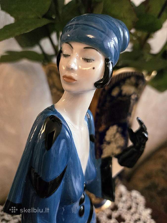 Statulele dama su šuniu - nuotraukos Nr. 5