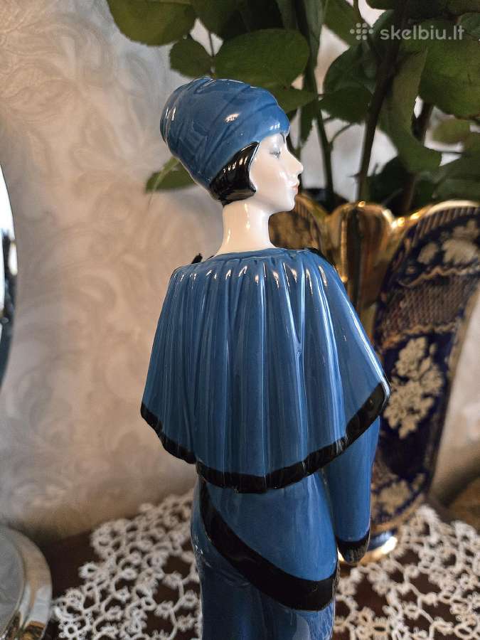 Statulele dama su šuniu - nuotraukos Nr. 8