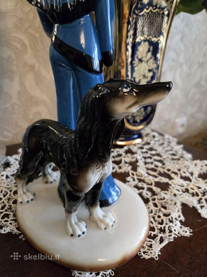 Statulele dama su šuniu - nuotraukos Nr. 9