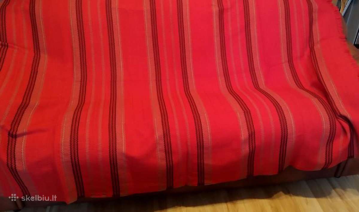 Užtiesalas, pledas sofos( lovos) ir fotelių.