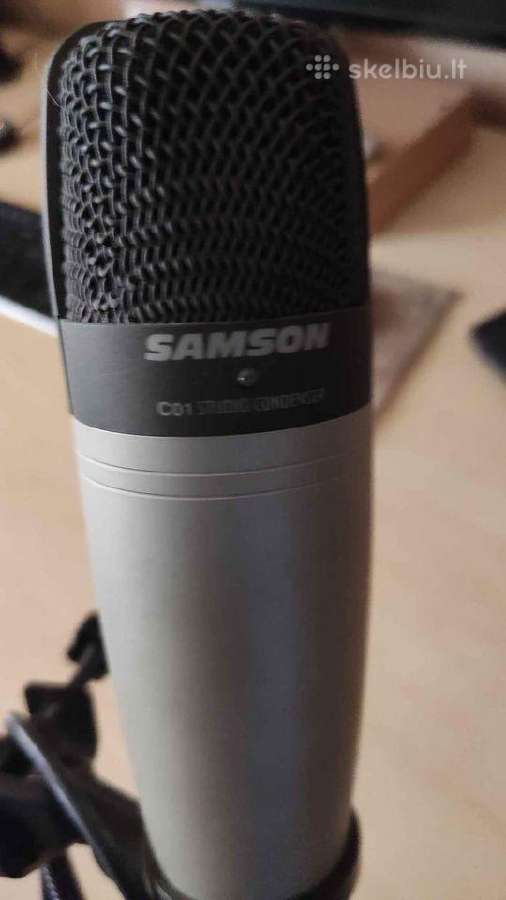 Condenser microphone + stand + pop filter