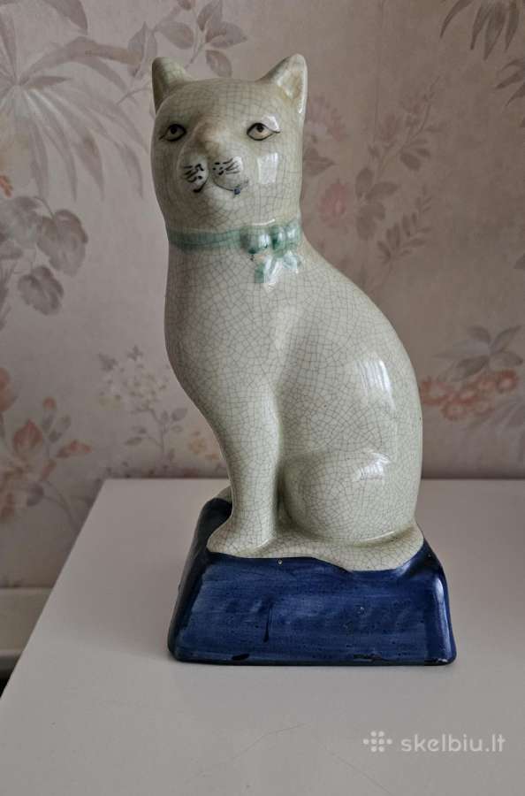 Vintažinė keramikinė katės figurėlė.