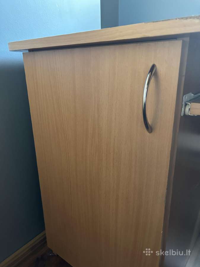 Rašomasis stalas su kėde