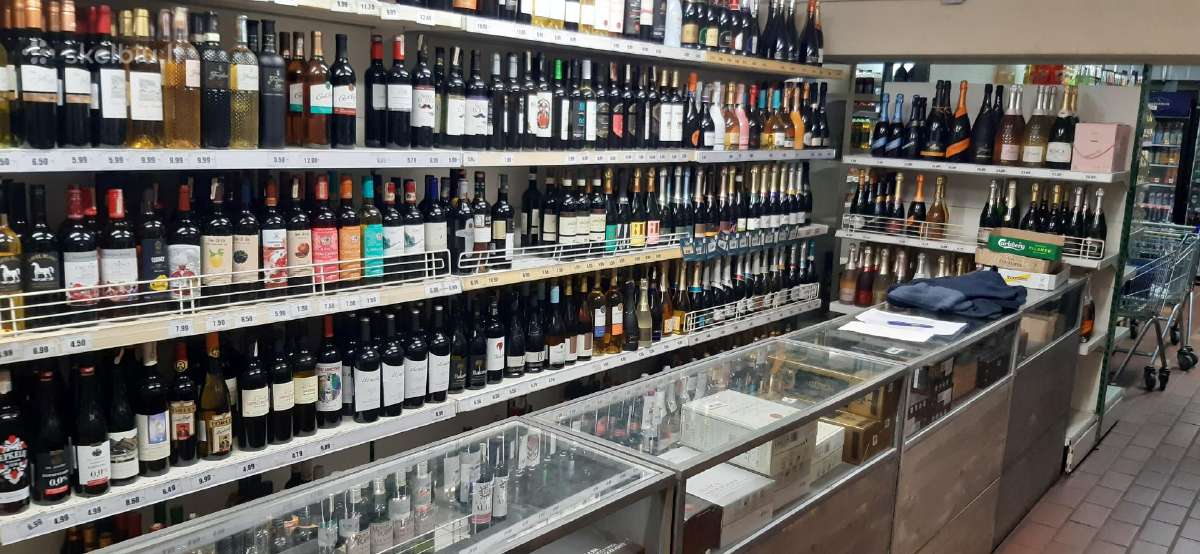 Parduodamos vitrinos su pašvietimu ir prekystaliai - nuotraukos Nr. 19