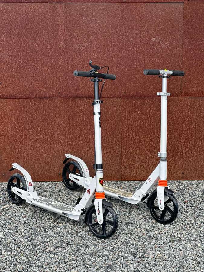Paspirtukas Scooter Urbanturime balti ir juodi