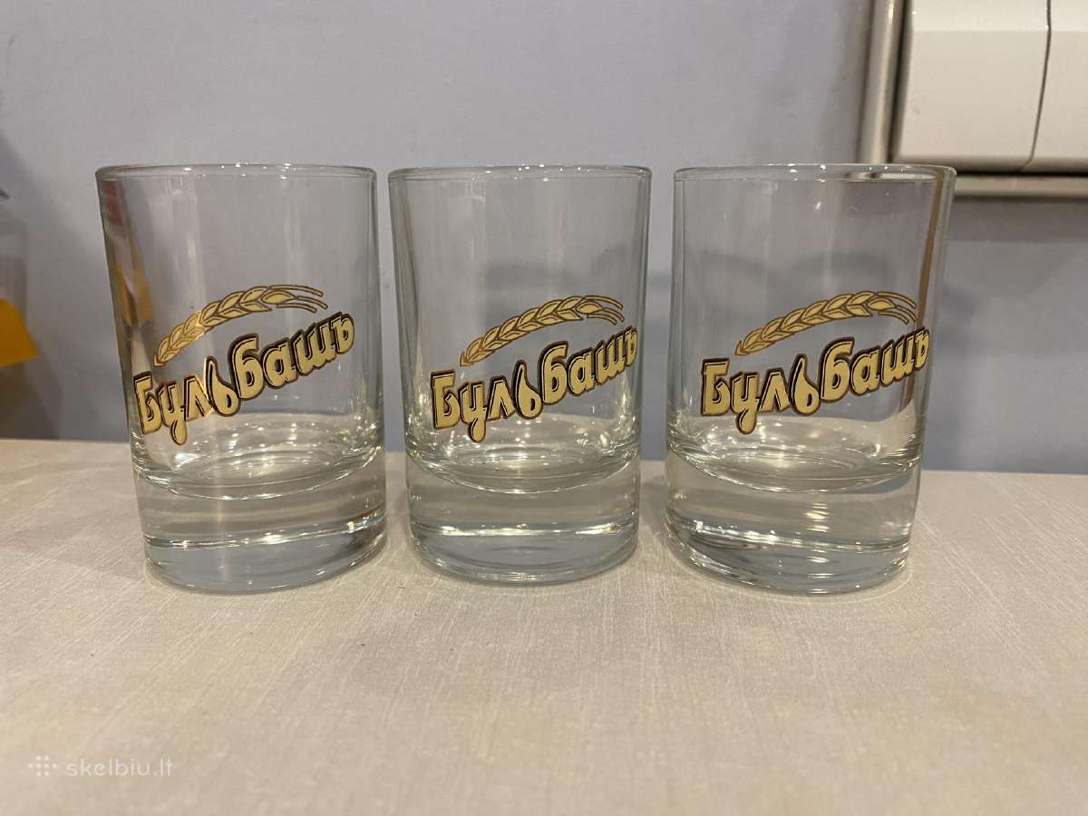 Trys stikliukai su Bulbash logotipu