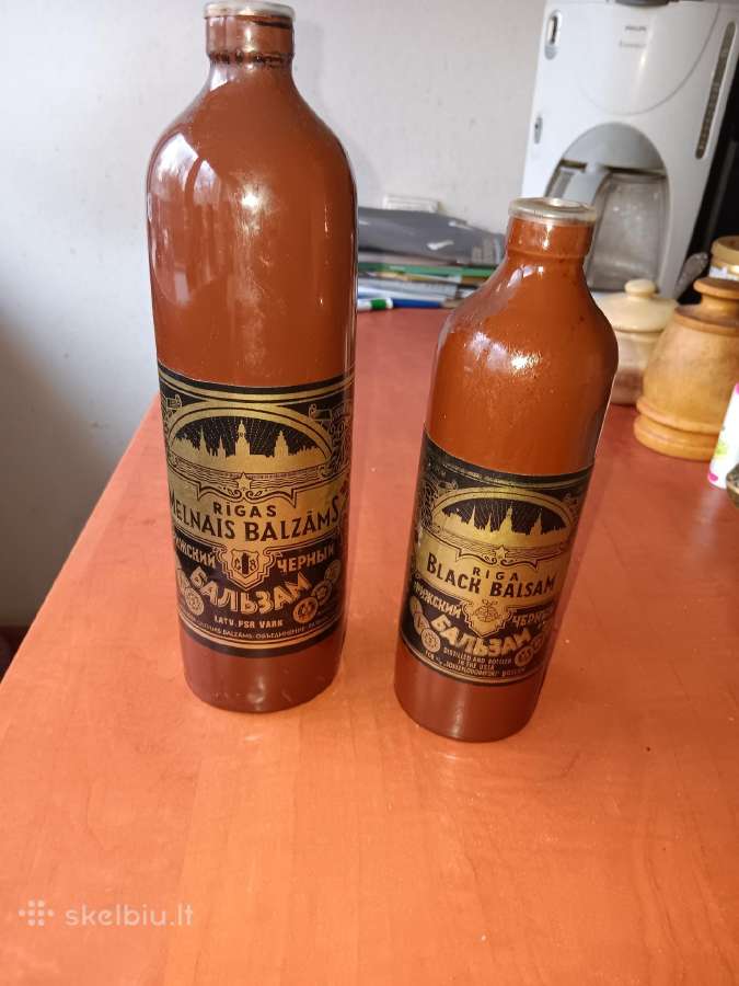 Tušti sovietinių laikų Rygos balzamo buteliai