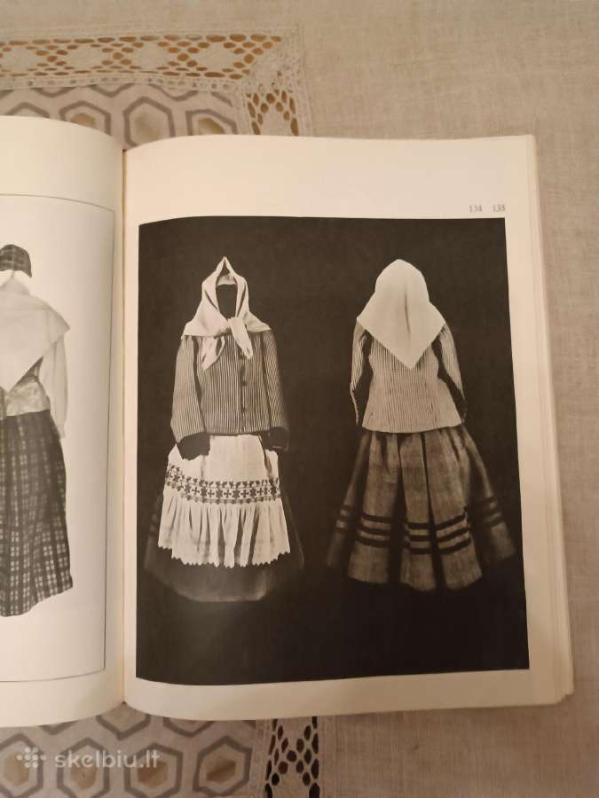 S.bernotienė Lietuvių liaudies moterų drabužiai