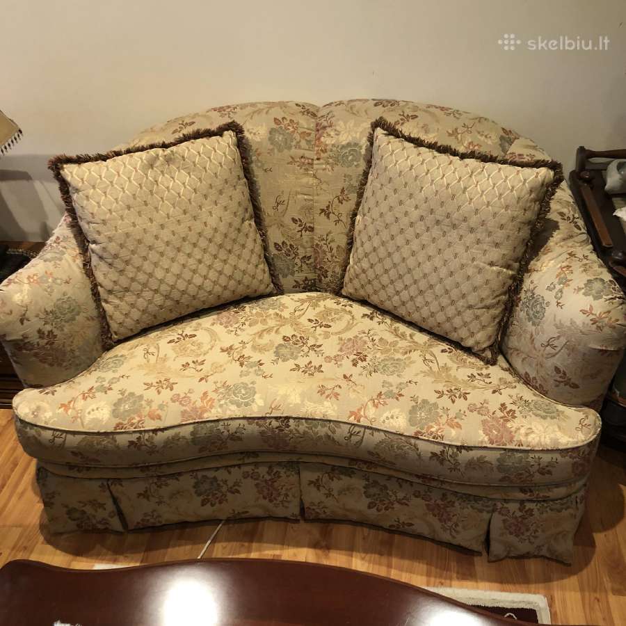 Dvivietė sofa + pufas. Klasika. Dydis 1500x950x750