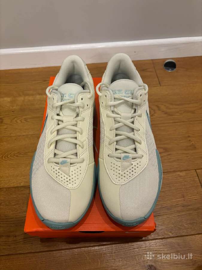Parduodami Nike krepšinio batai 42,5 dydis