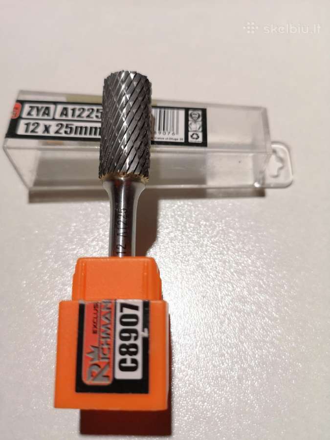 Metalo frezos ir gilintuvai
