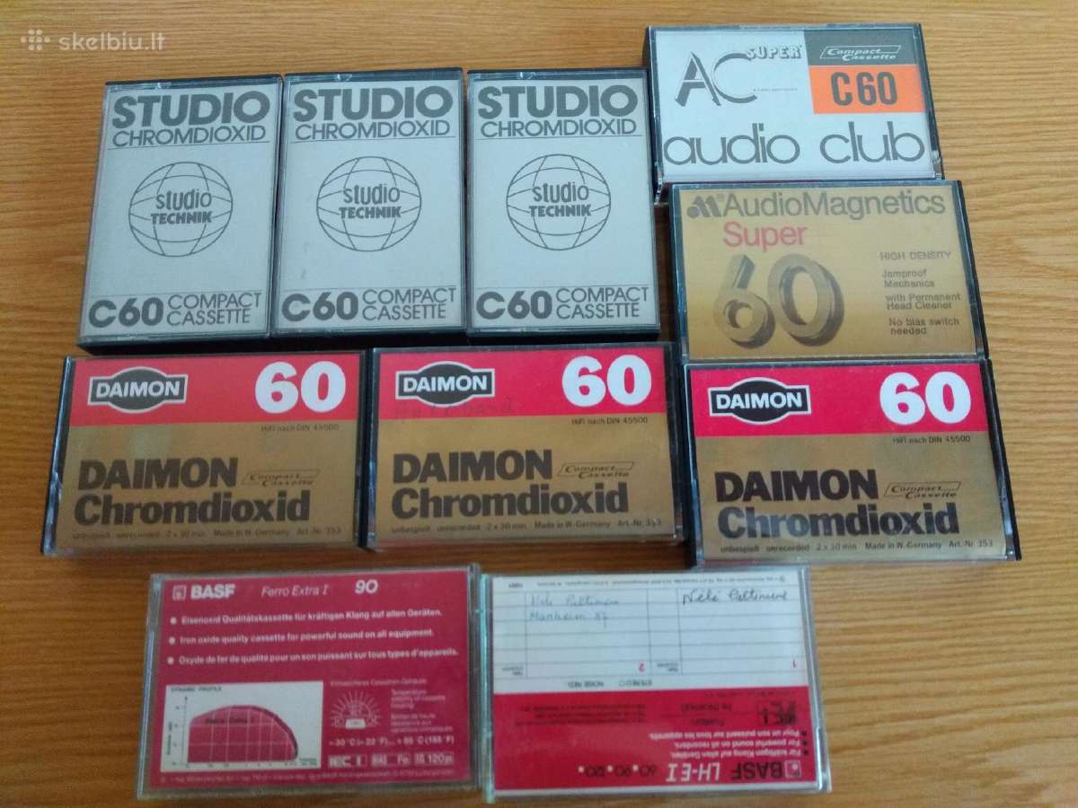 Įvairios naudotos vokiškos audio kasetės