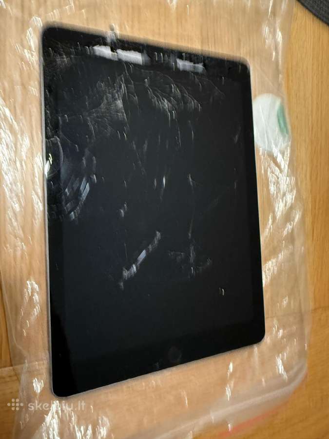 Parduodu skilusiu stiklu iPad 6gen 32gb