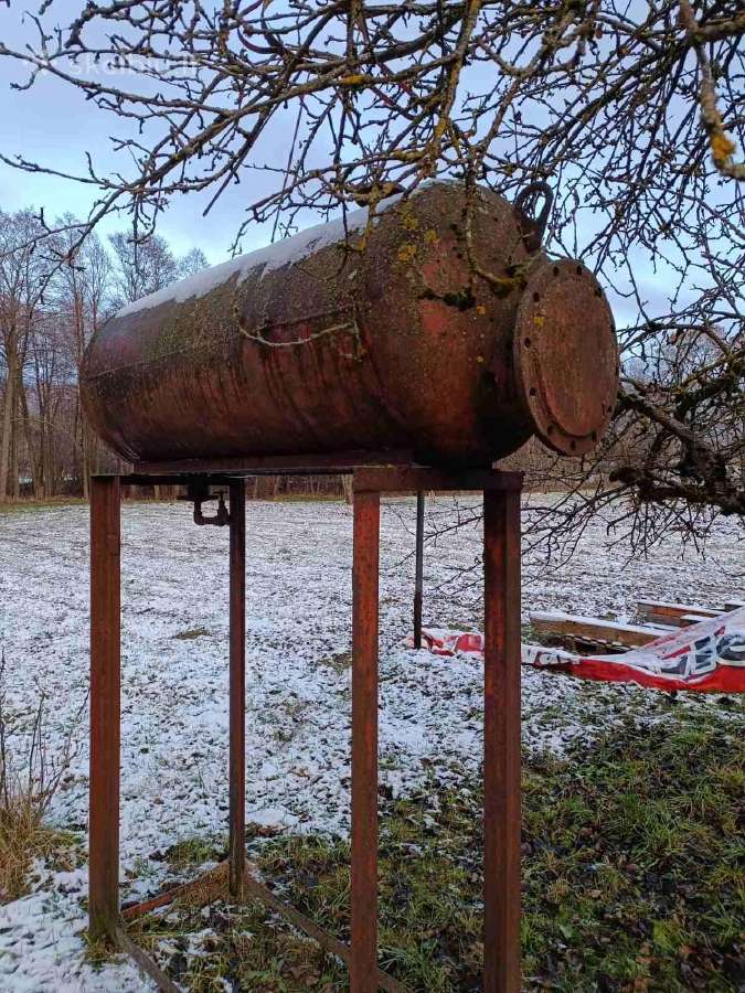 Metalinė bačka su stovu