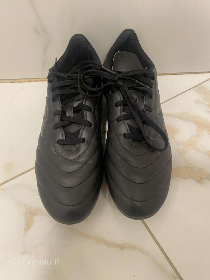 Futbolo bateliai Adidas 39,5 dydis