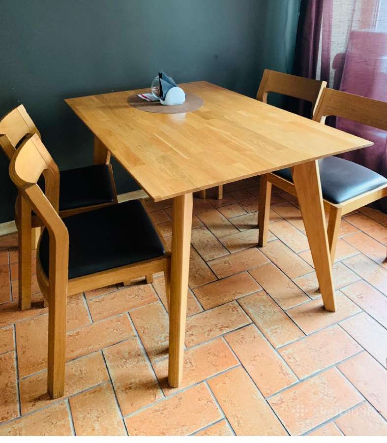 Ąžuolinis valgomojo stalas 120x 65