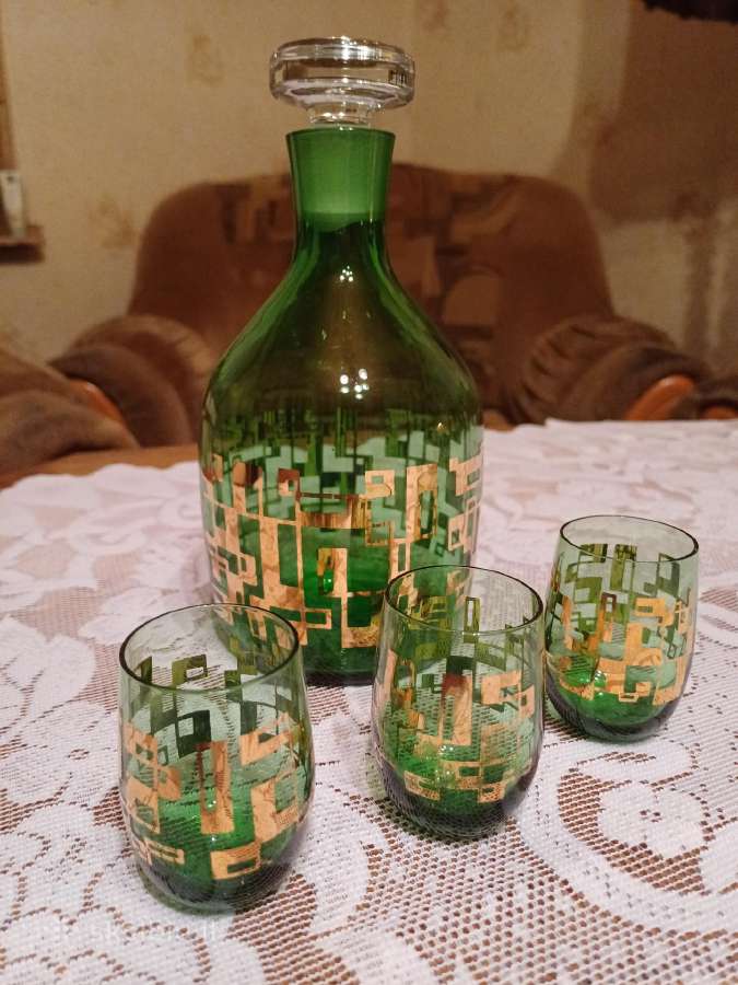 Grafinas su 3 vnt. stikliukais