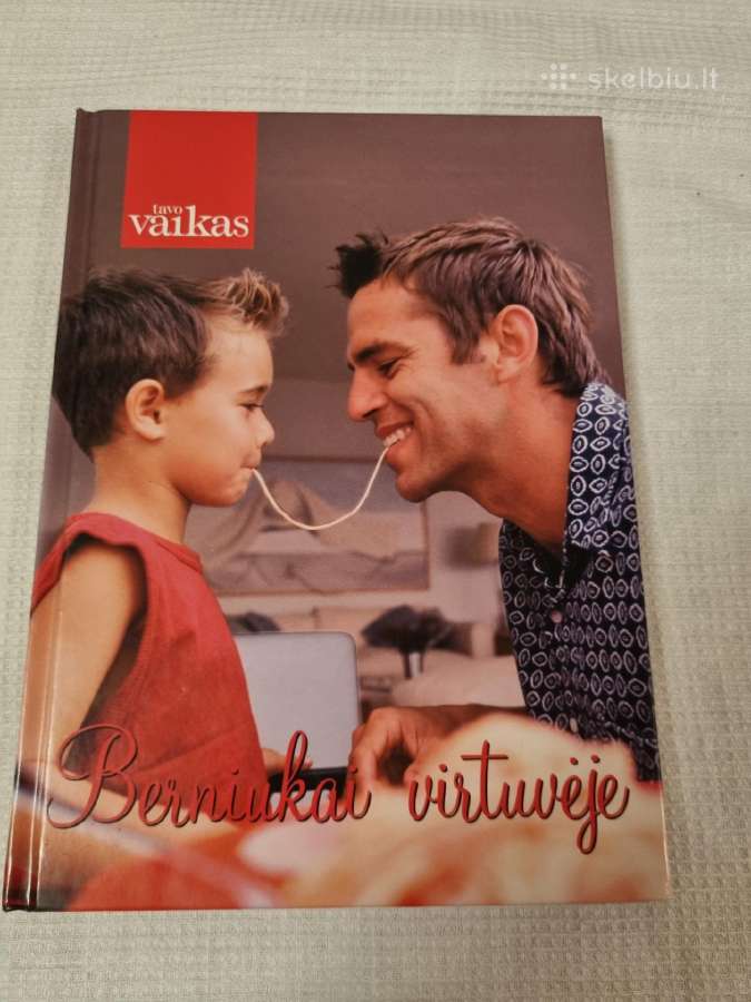 Berniukai virtuvėje