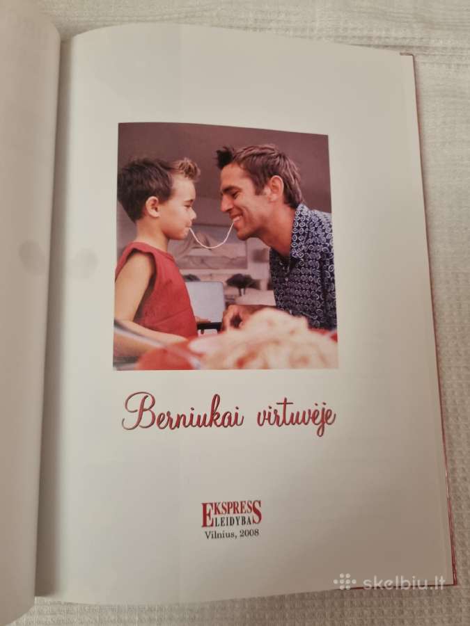 Berniukai virtuvėje - nuotraukos Nr. 2
