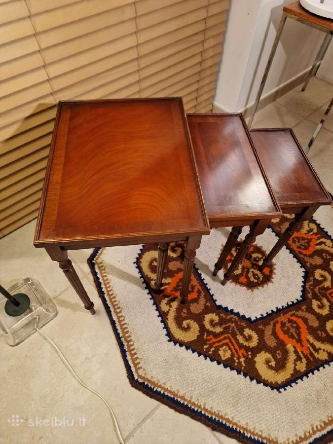 Vintažinių mid century raudonmedžio staliukų trio - nuotraukos Nr. 3