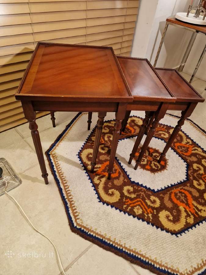 Vintažinių mid century raudonmedžio staliukų trio - nuotraukos Nr. 5