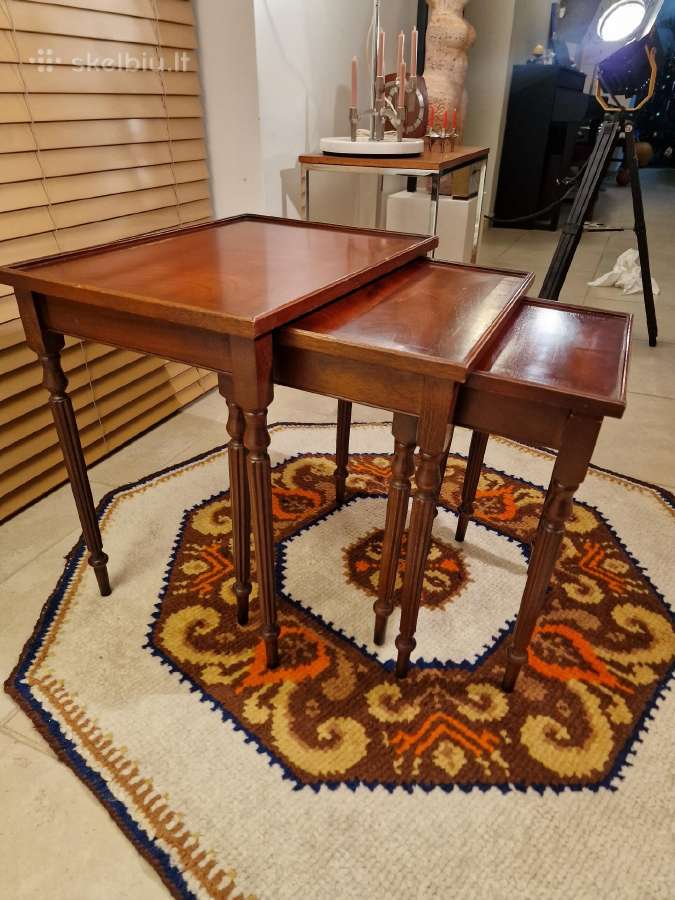 Vintažinių mid century raudonmedžio staliukų trio - nuotraukos Nr. 20