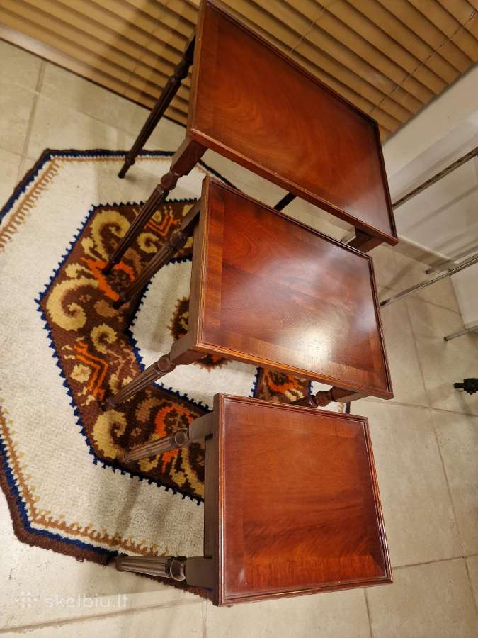 Vintažinių mid century raudonmedžio staliukų trio - nuotraukos Nr. 27