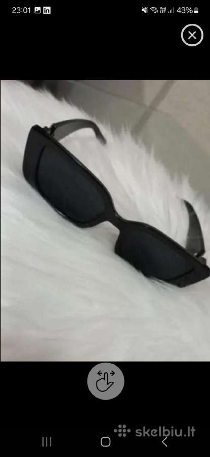 Retro stiliaus akinukai