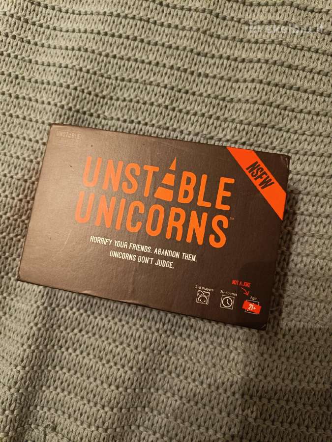 Unstable unicorns nsfw stalo žaidimas