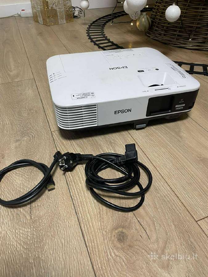 Parduodu projektoriu epson eb-2255u