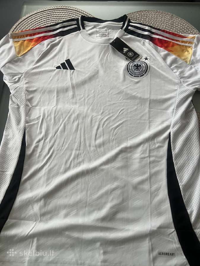 Sportinis futbolo kostiumas - nuotraukos Nr. 4