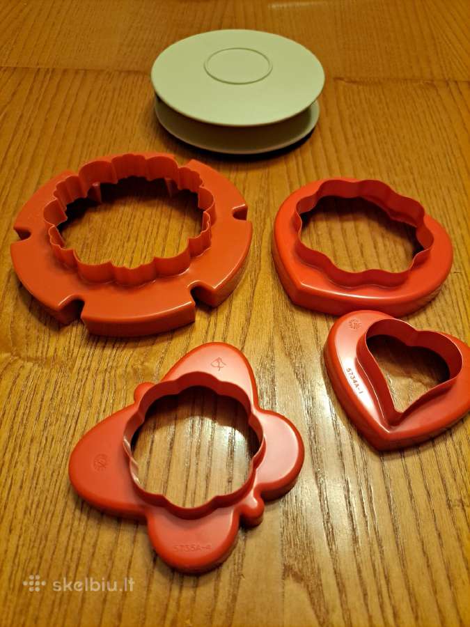 Tupperware kepimo rinkinys.