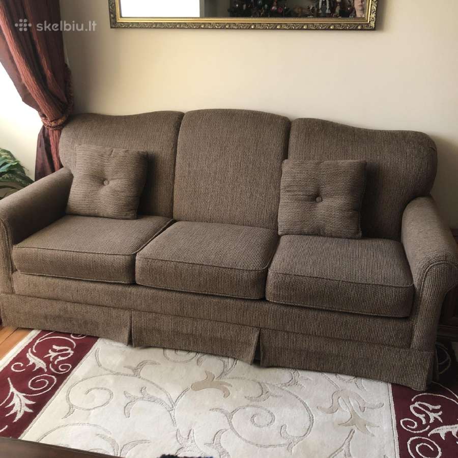 Trivietę sofa su miegojimo funkcija